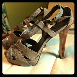 MODA Spana High Healed Shoes